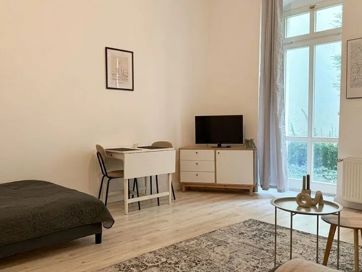 HOMESK - 1-Zimmer-Terrassenwohnung im Prenzlauer Berg // Möbel für einmalig 3.000 € VB — photo 1
